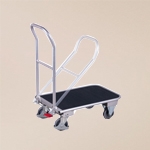 Aluminiowe wózki ze składanym pałąkiem i ryflowaną matą gumową